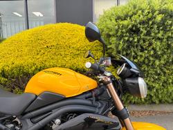 Triumph 2016 TRIUMPH 1050CC SPEED TRIPLE Yellow