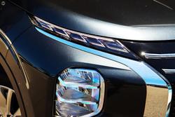 2025 Mitsubishi Outlander ES