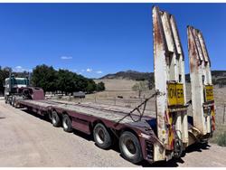 2005 Drake 4 X 8 Swingwing Low Loader