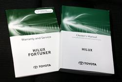 2025 Toyota Hilux SR