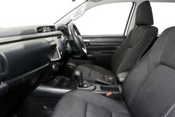 2025 Toyota Hilux SR