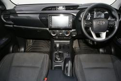 2025 Toyota Hilux SR