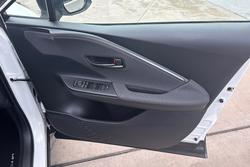 2024 Toyota C-HR GXL ZYX20R Glacier White