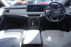 2023 Mahindra XUV700 AX7L