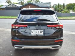 2023 Mitsubishi Outlander Exceed