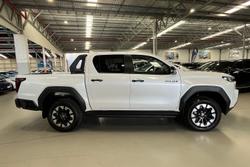 2026 Toyota Hilux SR5 48V