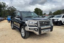 2017 Toyota Landcruiser Sahara VDJ200R 4X4 Dual Range Eclipse Black
