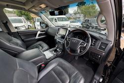 2017 Toyota Landcruiser Sahara VDJ200R 4X4 Dual Range Eclipse Black
