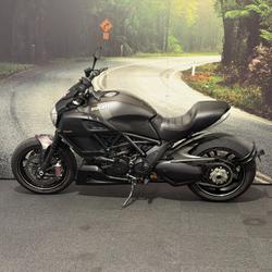 2016 DUCATI DIAVEL CARBON Black