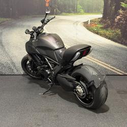 2016 DUCATI DIAVEL CARBON Black