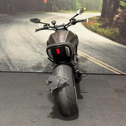 2016 DUCATI DIAVEL CARBON Black