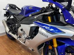 2015 Yamaha YZF-R1 BLUE