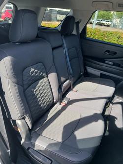 2024 Nissan Pathfinder ST-L