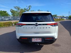 2024 Nissan Pathfinder ST-L