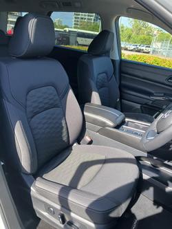 2024 Nissan Pathfinder ST-L