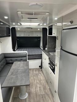 2020 Safari Caravans Legacy 22 Family Van
