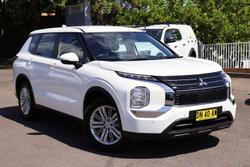 2024 Mitsubishi Outlander ES