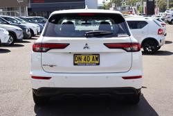 2024 Mitsubishi Outlander ES