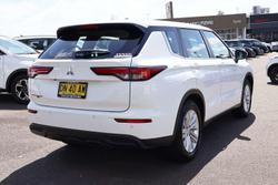2024 Mitsubishi Outlander ES