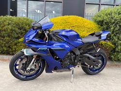 2025 Yamaha YZF-R1 Blue