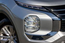 2025 Mitsubishi Outlander ES