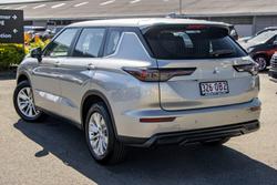 2025 Mitsubishi Outlander ES