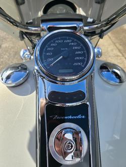 2018 Harley-Davidson FLRT FREEWHEELER WHITE