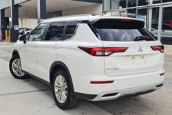 2024 Mitsubishi Outlander LS