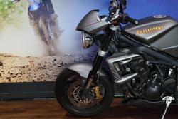 2010 TRIUMPH STREET TRIPLE 675