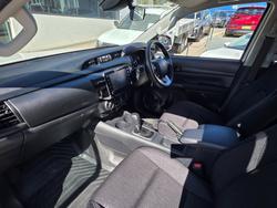 2022 Toyota Hilux SR