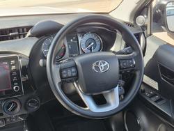 2022 Toyota Hilux SR