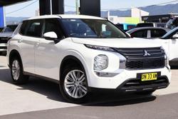 2024 Mitsubishi Outlander ES