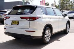 2024 Mitsubishi Outlander ES