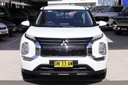 2024 Mitsubishi Outlander ES