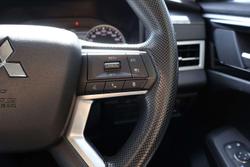 2024 Mitsubishi Outlander ES