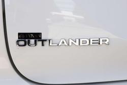 2024 Mitsubishi Outlander ES