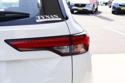 2024 Mitsubishi Outlander ES