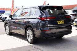 2024 Mitsubishi Outlander ES