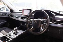 2024 Mitsubishi Outlander ES