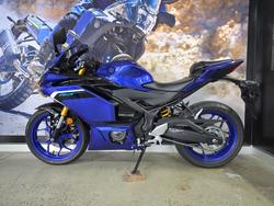 2025 Yamaha YZF-R3 BLUE