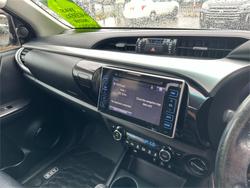 2017 TOYOTA HILUX SR5 (4x4) GUN126R BLUE