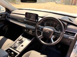 2024 Mitsubishi Outlander ES