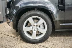 2025 Land Rover Defender 110 D350 X-Dynamic SE