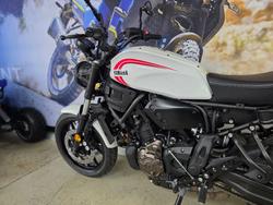 2025 Yamaha XSR700 WHITE