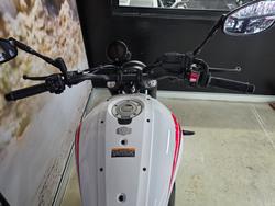 2025 Yamaha XSR700 WHITE