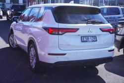 2022 Mitsubishi Outlander ES
