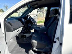 2009 Toyota Hilux SR KUN26R MY09 4X4 Glacier White