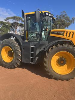 2019 JCB 8330 Fastrac Tractor