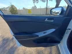 2015 Hyundai Accent Active