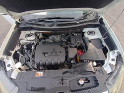 2015 Mitsubishi Outlander LS